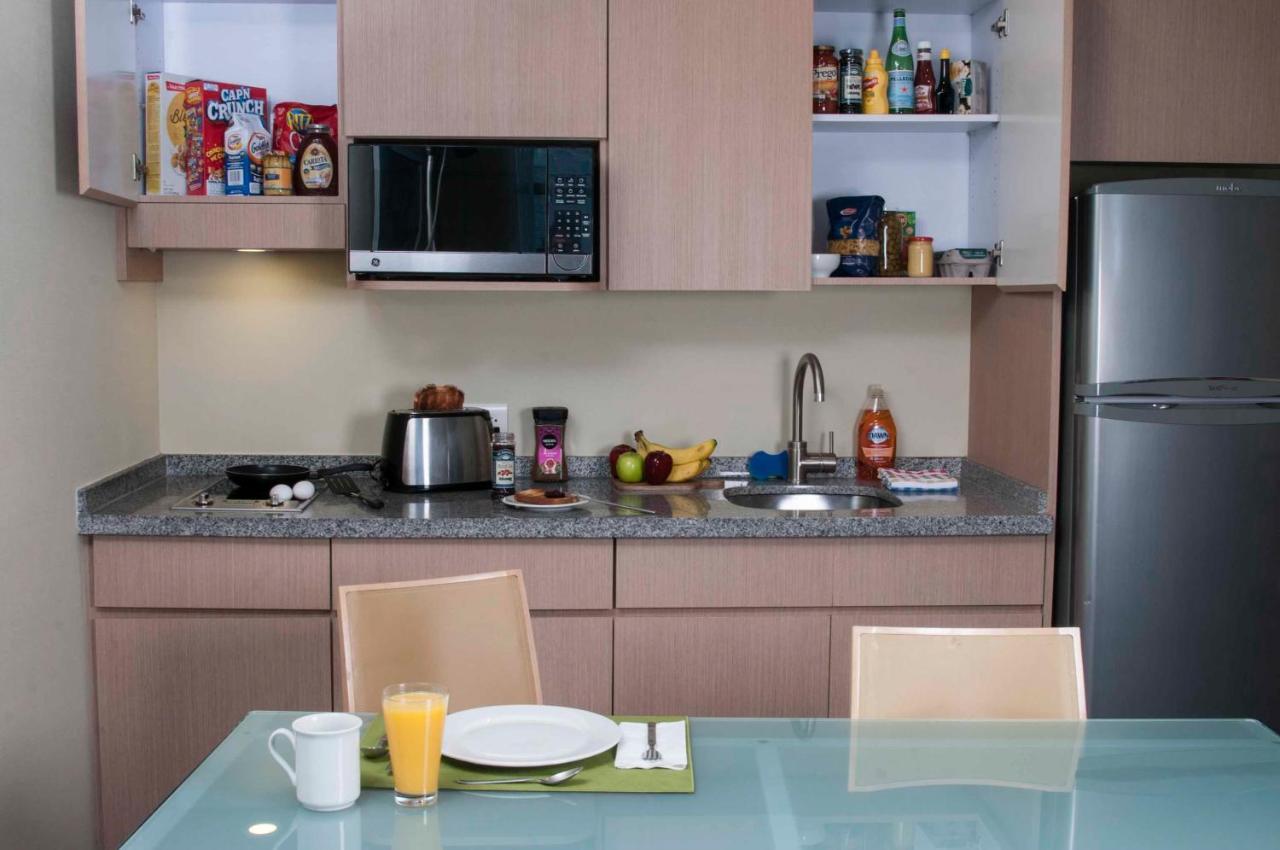 Stadia Suites Mexico City Santa Fe Dış mekan fotoğraf A typical kitchen in a typical apartment